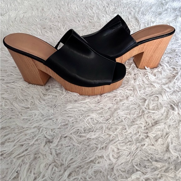 Summer Clog Sandals never worn - Picture 1 of 3